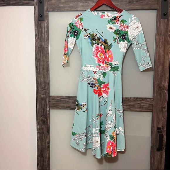 Artter Dresses & Skirts - Artter Blue Floral Dress 2/4 Length Sleeves Tie at the Waist Women’s Small